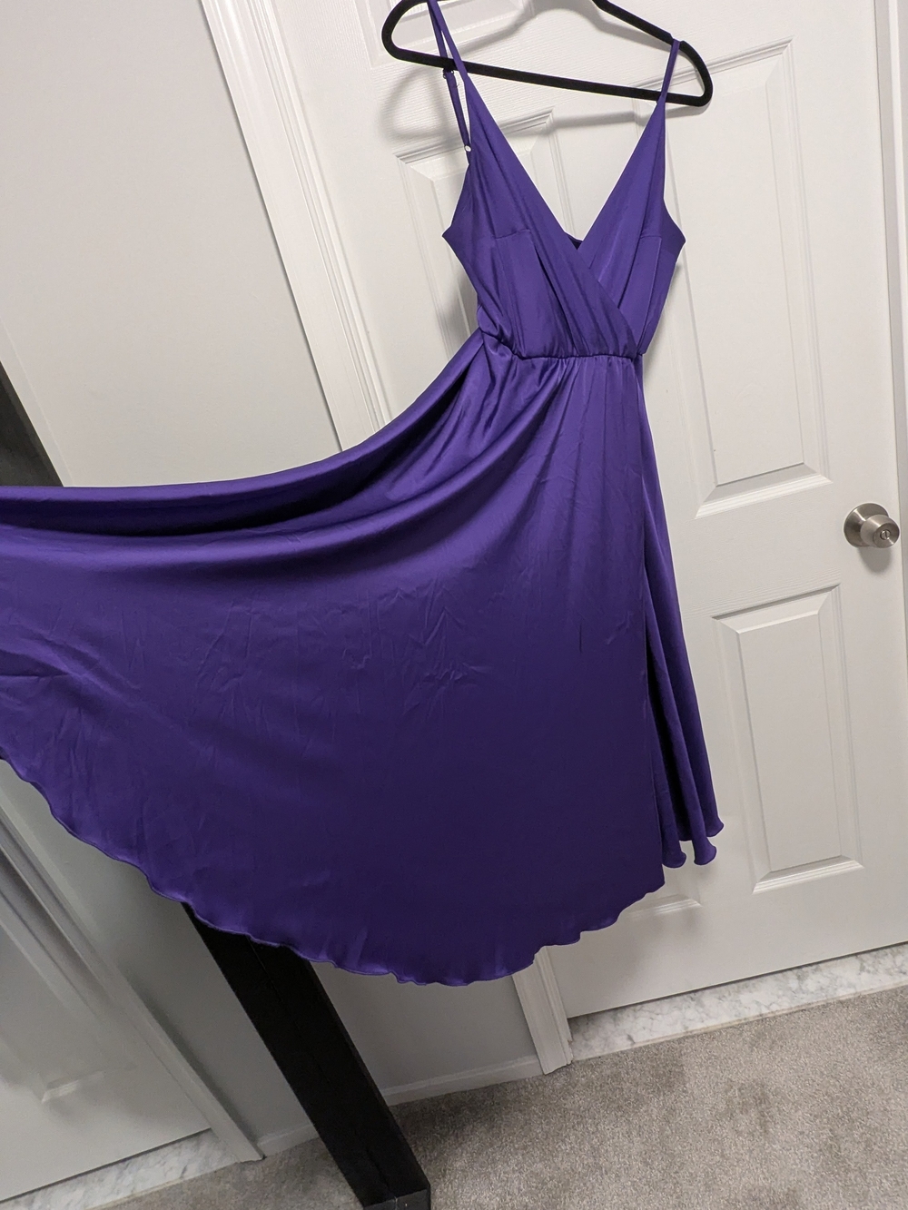 Mayléen Violet V-Neck Spaghetti-Strap Midi Dress